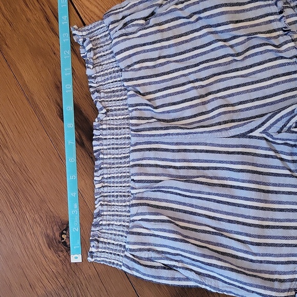 True Craft Linen Shorts - Picture 4 of 5